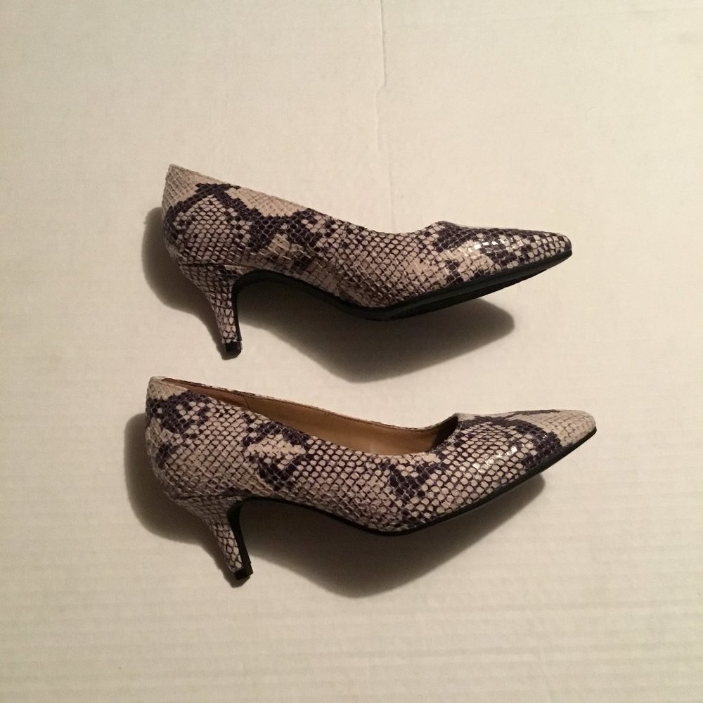 AEROSOLES lady's Rochester heels size 8 Wide in box - Picture 3 of 16